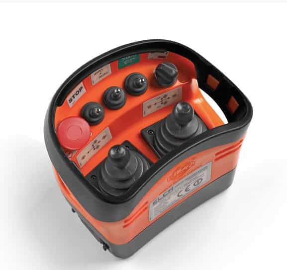 Elca punto bärbar proportionell styrning för larvband med 2 joystickar för 4 riktningar och mottagare
