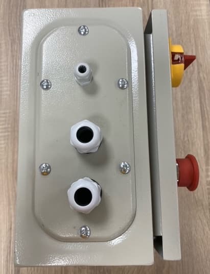Kopplingsskåp med fjärrkontroll för hydraulaggregat – bild 2